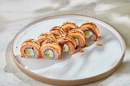 Ролл Филадельфия с опаленным лососем