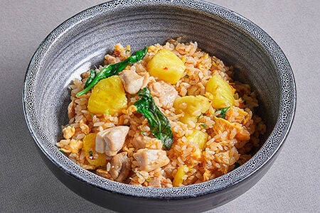 Тайский рис с курицей и ананасом