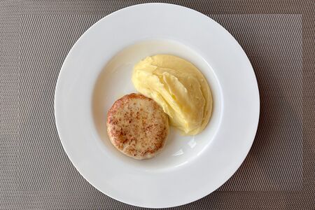 Котлета из индейки с картофельным пюре