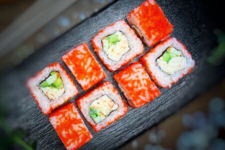 Калифорния с лососем и креветкой