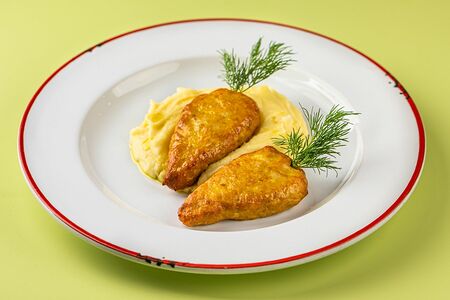 Куриные котлеты Морковка с картофельным пюре