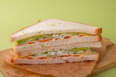 Биг-клаб с лососем и сыром