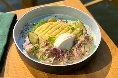 Бефстроганов из говядины с картофельным пюре