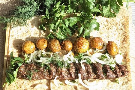 Люля-кебаб из говядины с картофелем