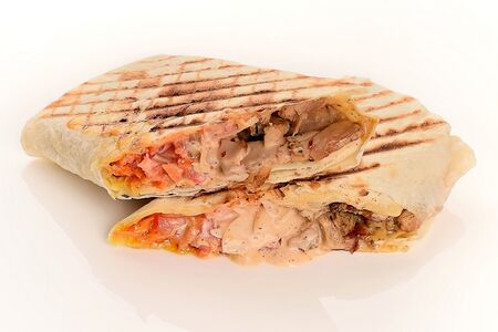 Шаурма с курицей и морковью по-корейски