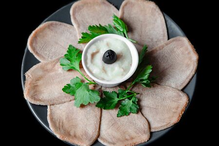 Говяжий язык с хреном