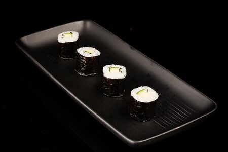 Хосомаки с огурцом