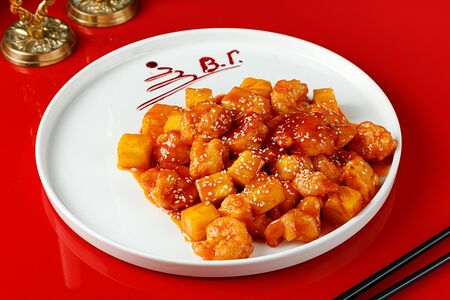 Креветки в кисло-сладком соусе с ананасом