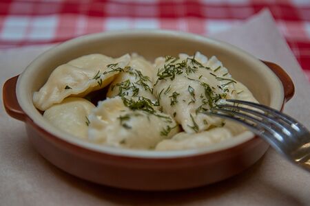 Вареники с соленым творогом и укропом