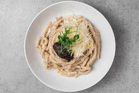 Удон с пастой из черного трюфеля