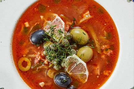 Солянка наваристая со сметаной