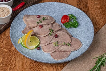 Язык с хреном