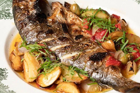 Дорада с печеным беби картофелем