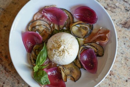 Буррата & прошуто & баклажаны