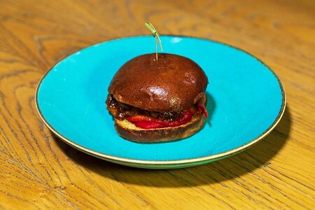 Шеф Бургер с ребрами и соусом Барбекю