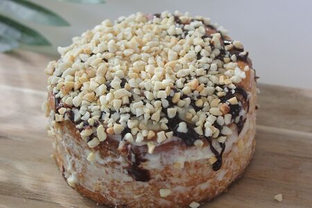 Синнабон с орехами и шоколадом