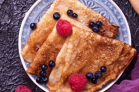 Блины с черной смородиной и малиной