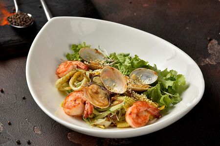 Салат с морепродуктами