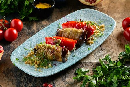 Рулетики из перца и баклажанов с орехами