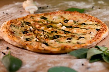 Пицца С курицей и грибами