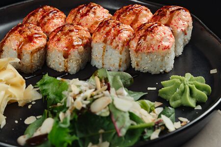 Запеченный ролл с курицей