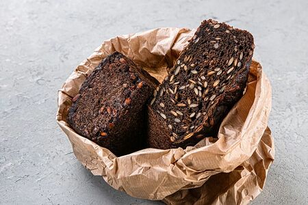 Чёрный хлеб с семечками (половина)