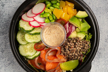 Поке с лососем с ореховым соусом