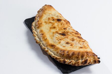 Кальцоне с курицей и грибами