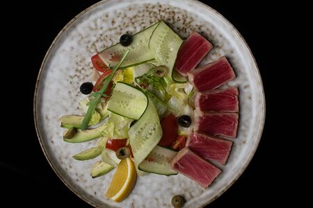 Салат с тунцом