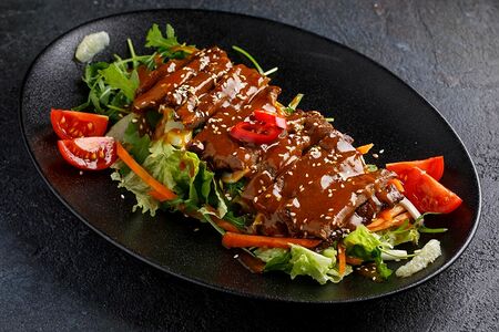 Индонезийский салат с говядиной