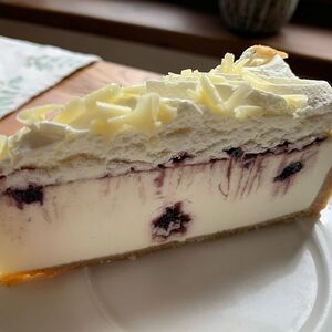 Чизкейк черничный с белым шоколадом