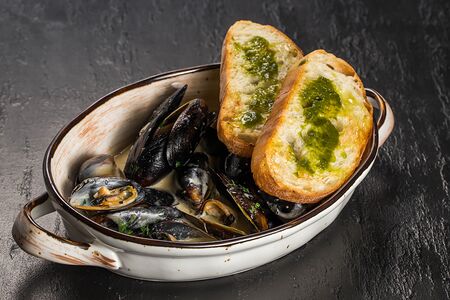 Мидии в сливочном соусе