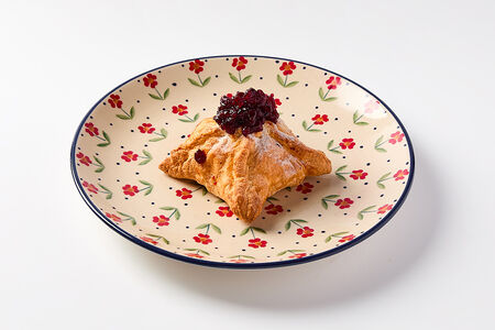 Ватрушка с брусникой