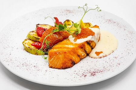 Филе сёмги на гриле с овощами