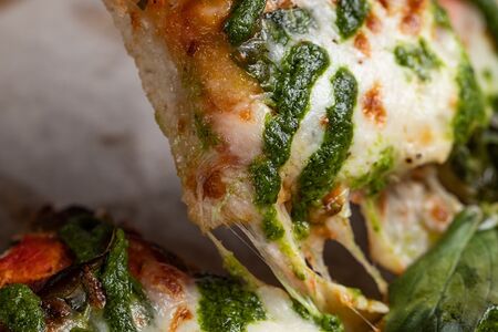 Фокачча с томатами, соусом песто и сыром моцарелла