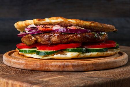 Со стейком из cвинoй шеи