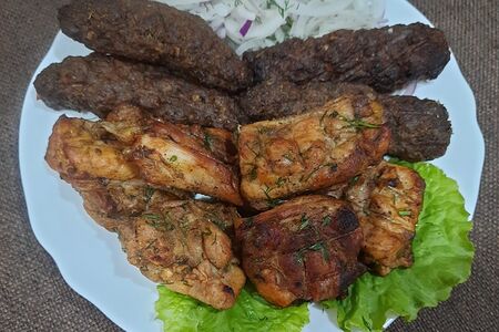 Ассорти Шашлык с курицей и люля-кебаб из телятины