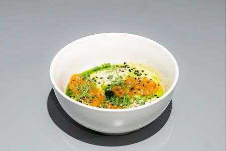 Фисташковый хумус с манговым чатни и тартином