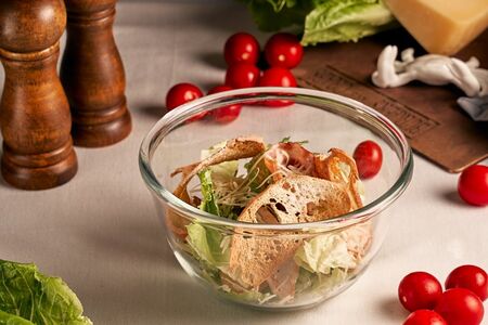 Салат Цезарь с курицей