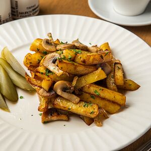 Жаренный картофель с грибами
