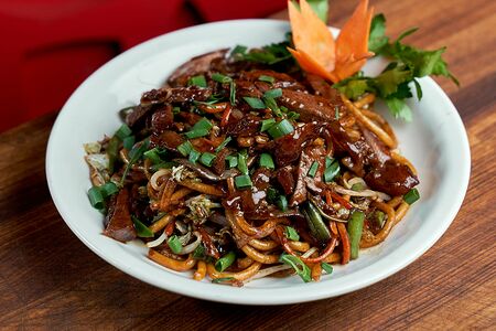 Яичная лапша с говядиной