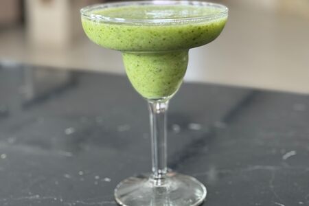 Смузи киви, банан, шпинат