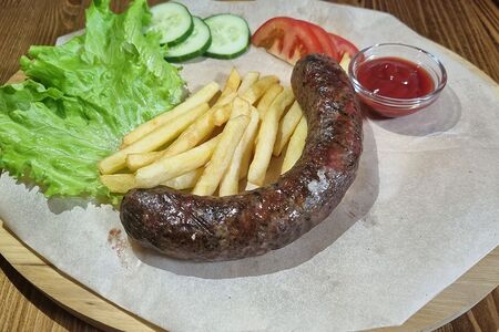 Колбаска гриль с картофелем фри