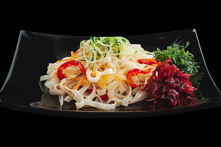 Лапша рисовая с овощами