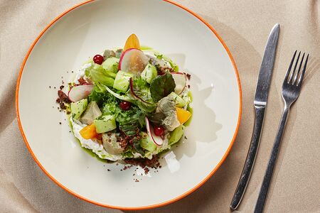 Салат с солеными груздями и сырным муссом