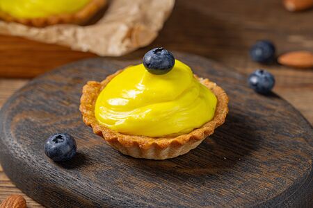 Песочная корзиночка с лимонным курдом