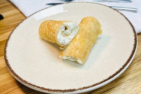 Блинчик с творогом и изюмом