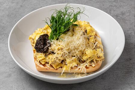 Скрэмбл с черным трюфелем