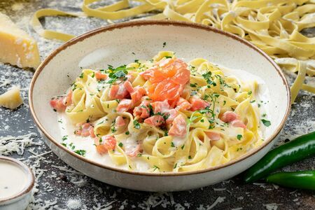 Тальятелле с лососем и сливочным соусом