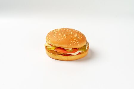 Бургер с куриной котлетой остренький